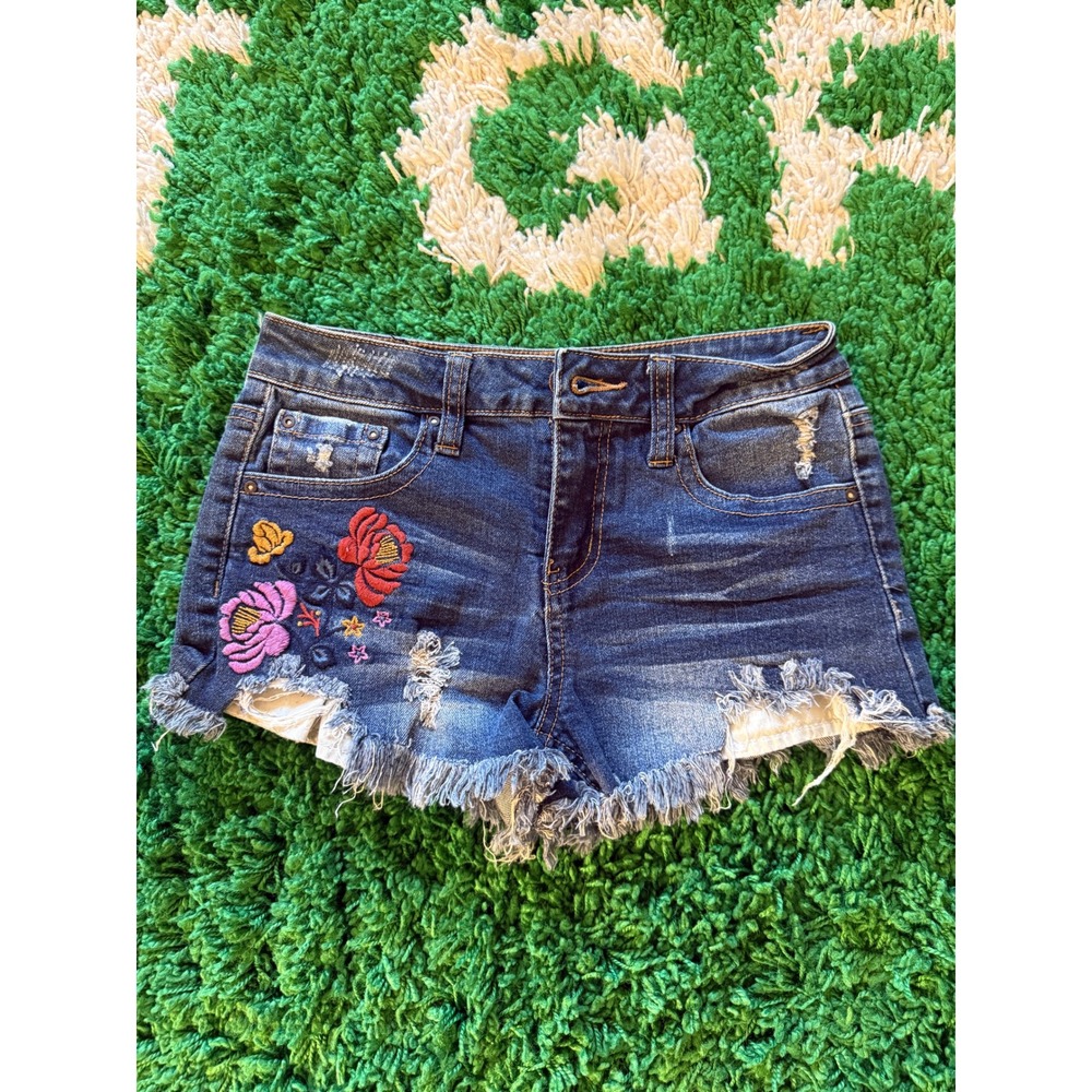 ZCOJEANS Premium Floral Embroidered Distressed Denim Shorts Blue Size 3 - Picture 2 of 7